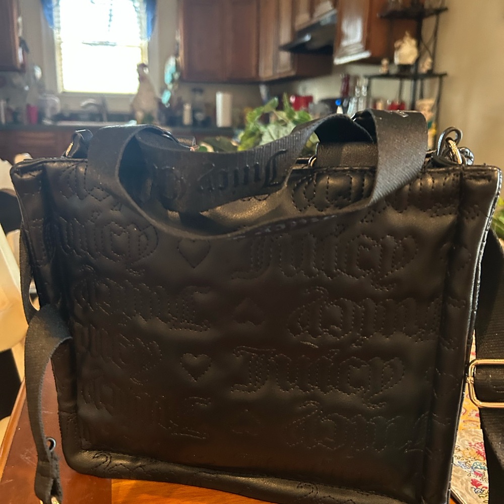 NWT Juicy Couture Beautiful Purse,9H,11 inches,3 inside pockets, No discount